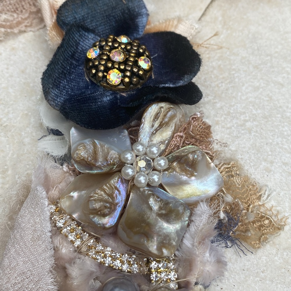 Exquisite jewelry designer handmade beaded necklace with silk velvet and pearls - Picture 2 of 8